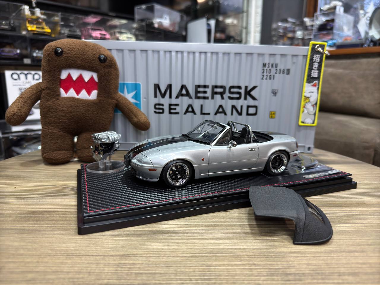 IG3202 Ignition Model Eunos Roadster (NA) With B6-ZE Engine 1:18