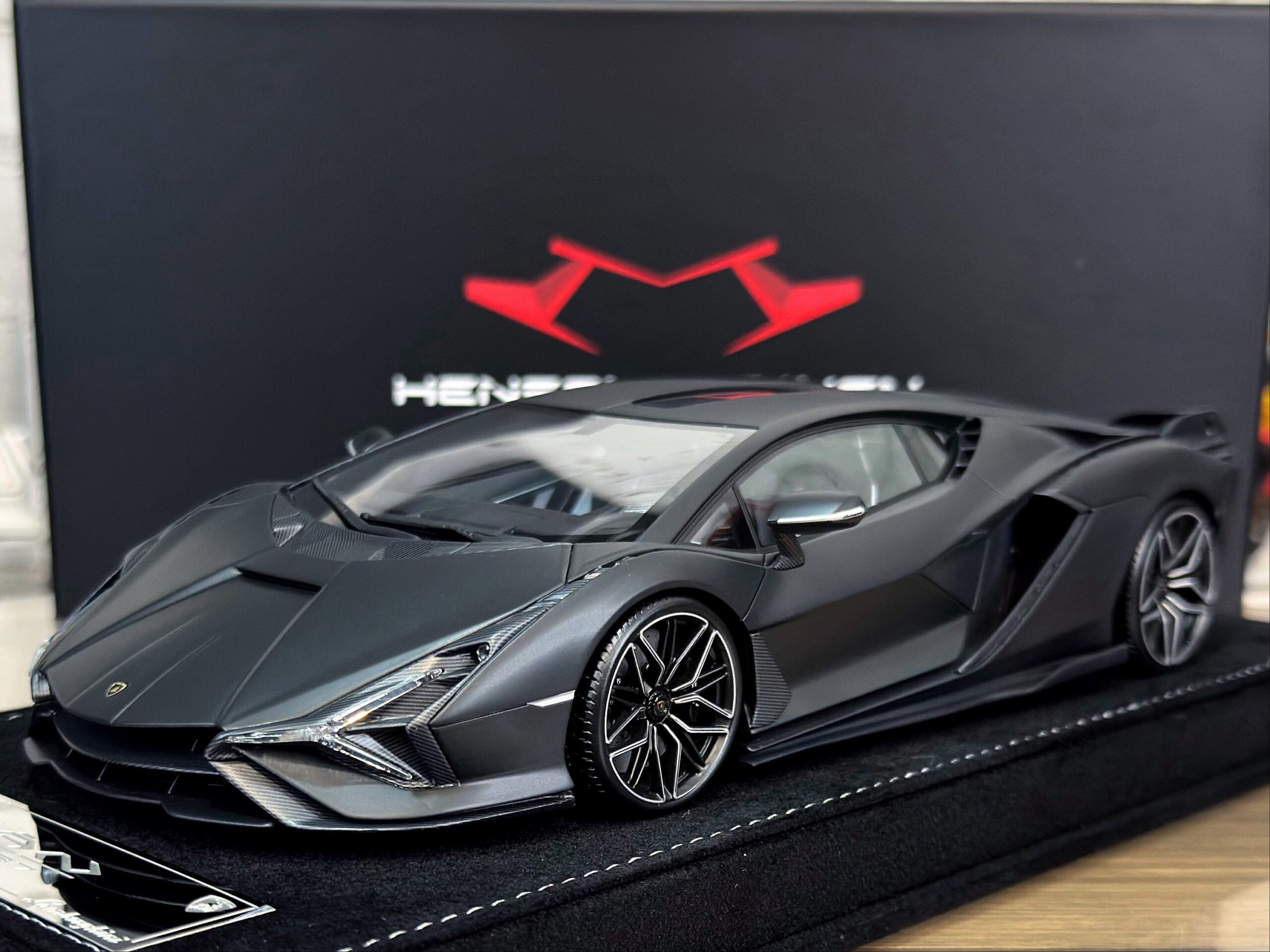HHL250504S Henson & Heaven Lamborghini Sian FKP 37 Matt Black 1:18