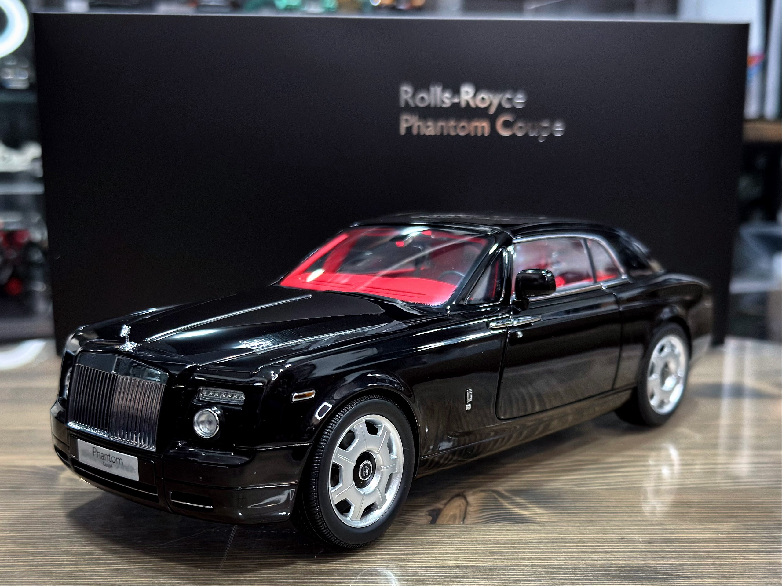 8862DBK Kyosho Rolls Royce Phantom Coupe Diamond Black 1:18