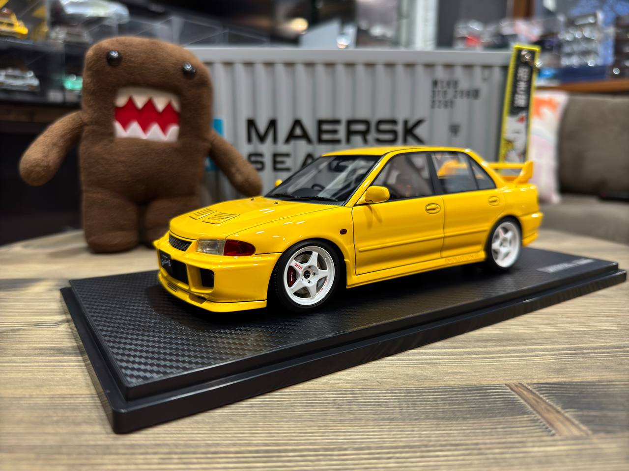 IG3551 Ignition Model Mitsubishi Lancer Evolution III GSR (CE9A) Yellow 1:18
